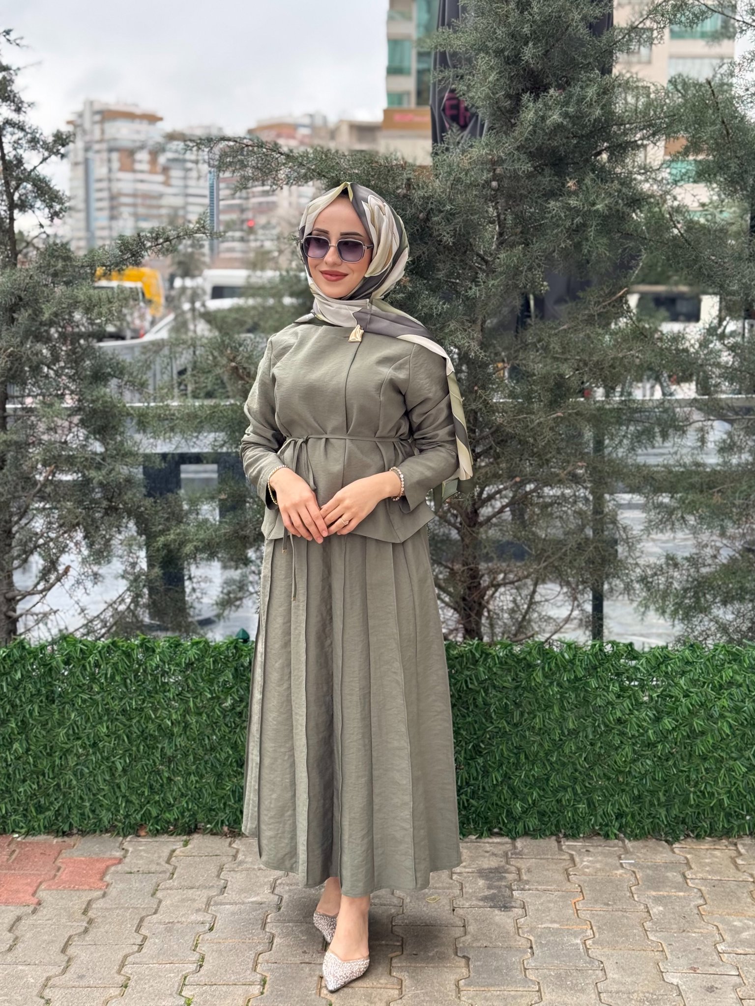 VİOLEVİN BROŞ DÜĞME DETAY ETEKLİ TAKIM resmi