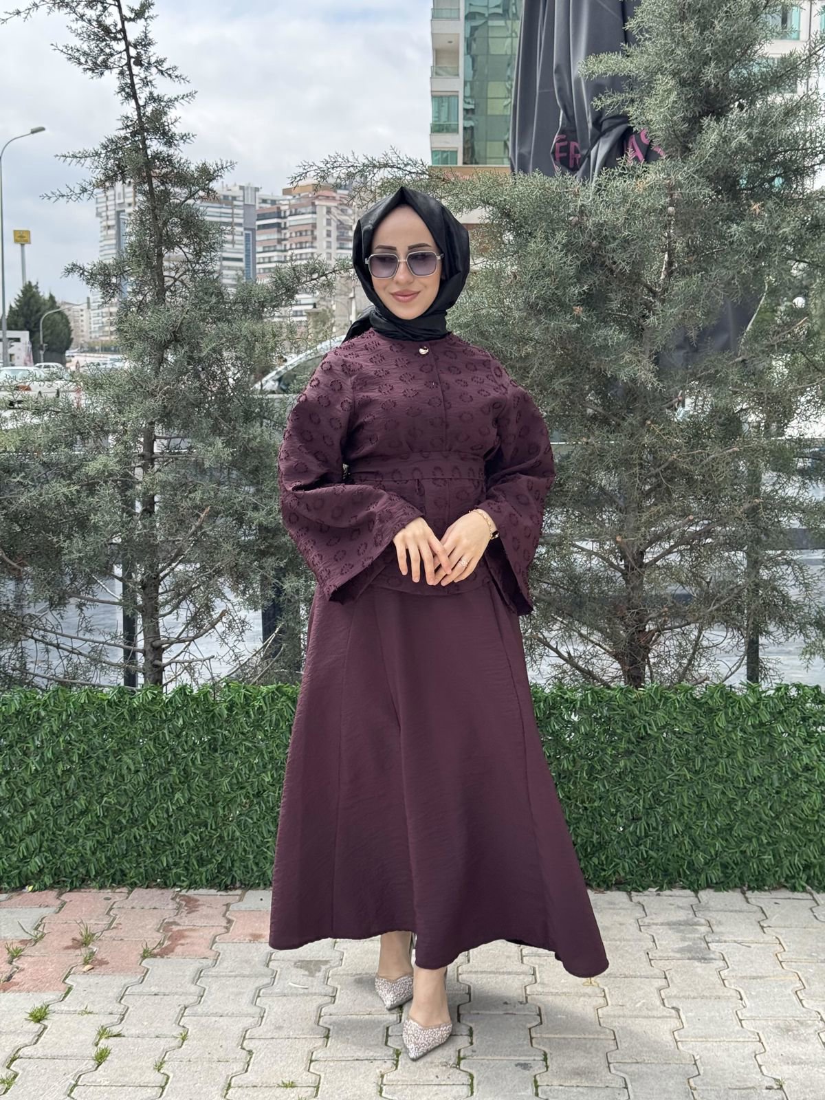 KABARTMA DETAY ETEKLİ TAKIM resmi