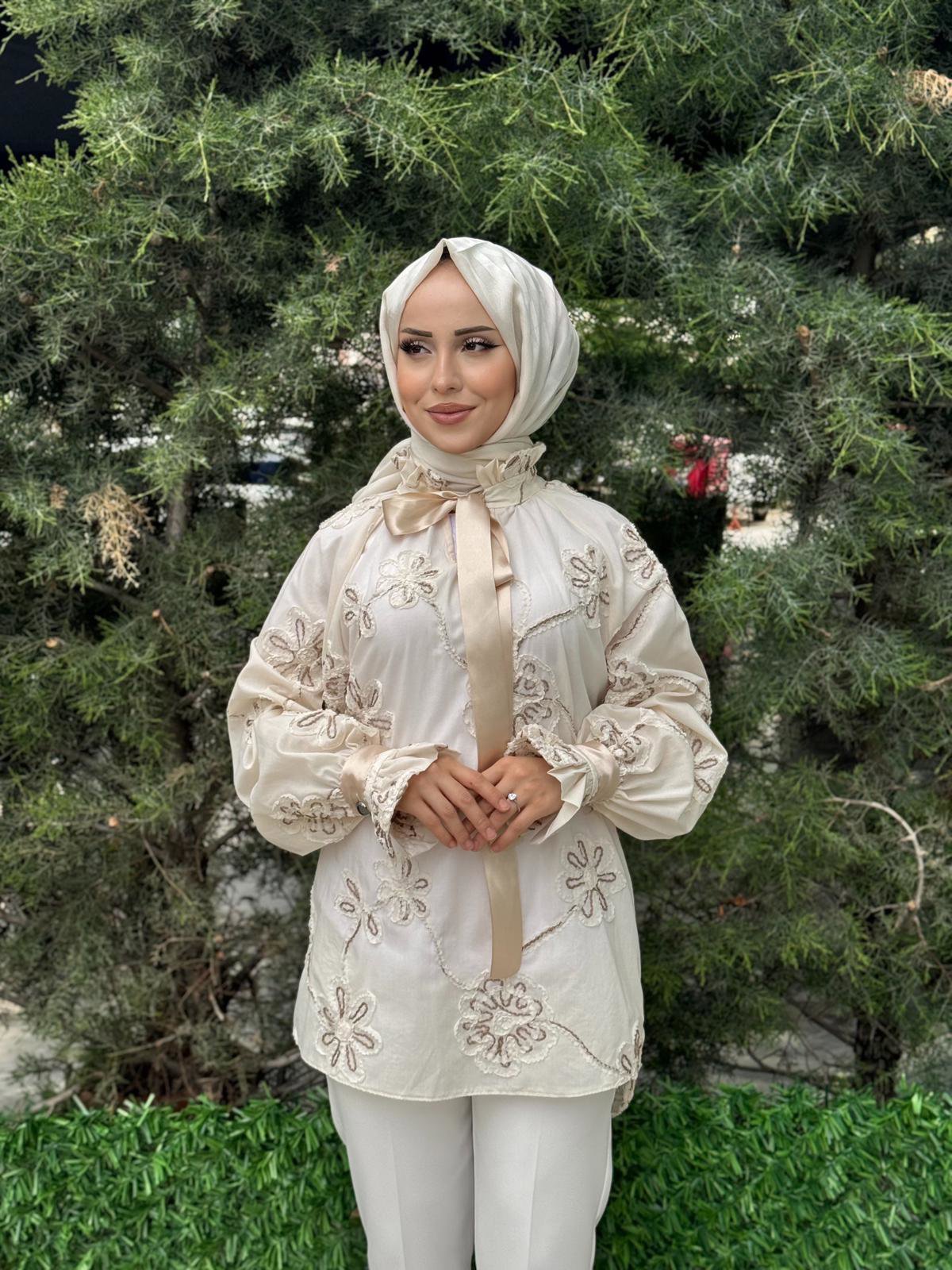 ÇİÇEK KABARTMA GÖMLEK resmi