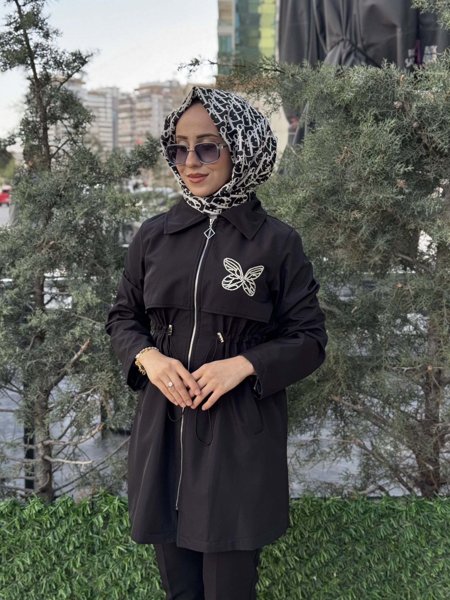 KELEBEK İNCE TAŞ DETAYLI TRENÇ / KAP resmi