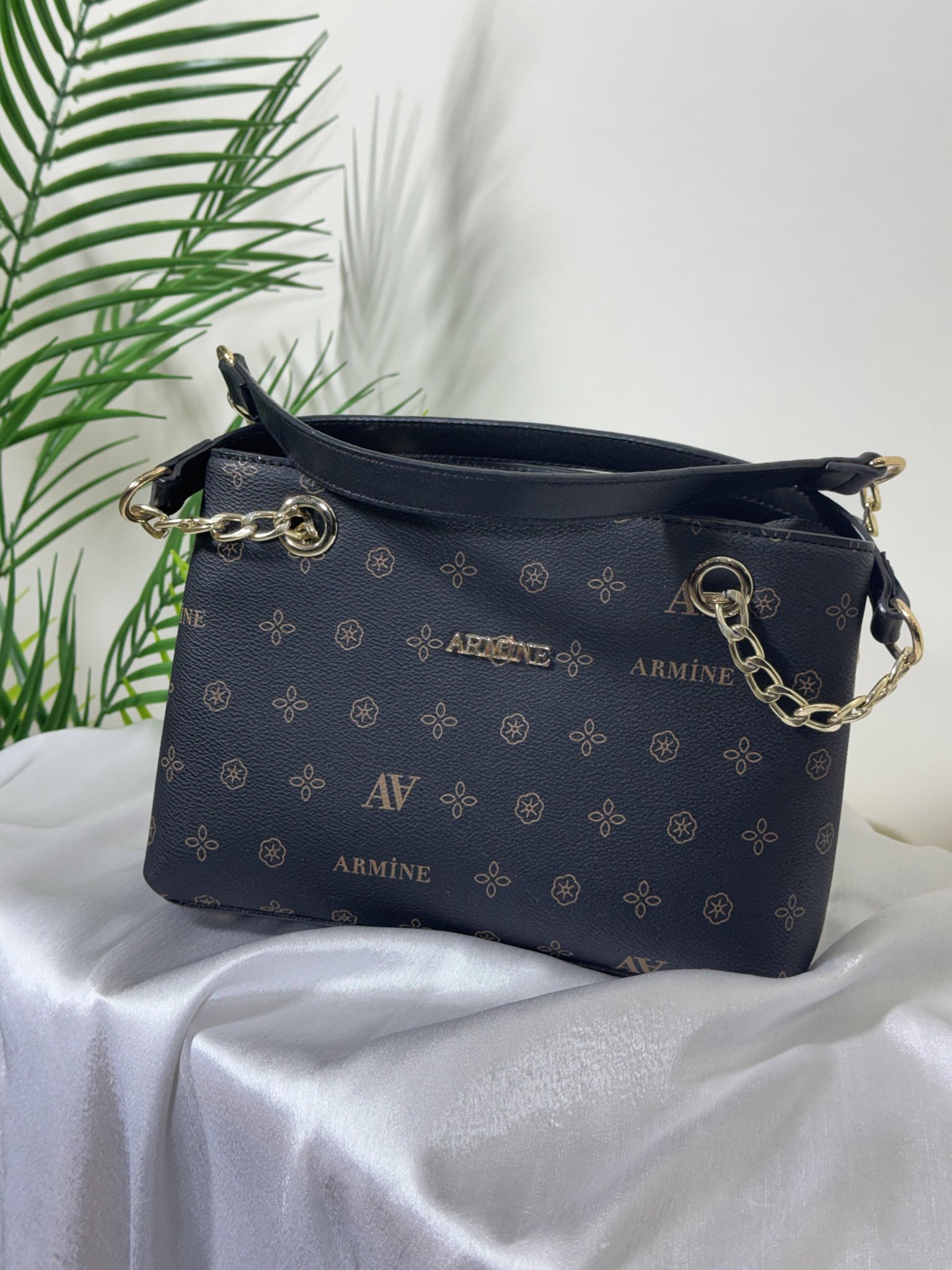ARMİNE LOGO DESEN YARI ZİNCİR ÇANTA resmi