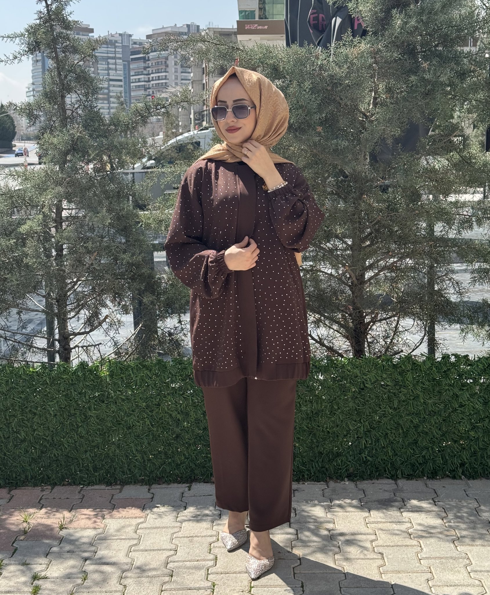 KREP KUMAŞ SERPME TAŞ DETAY PANTOLONLU TAKIM resmi